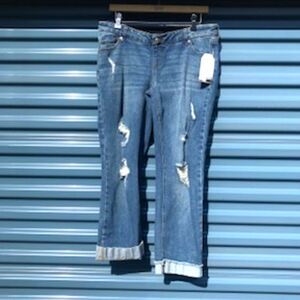 Maternity Boyfriend Jeans . Women's Size: Medium {8-10} . Time and Tru . N W T's